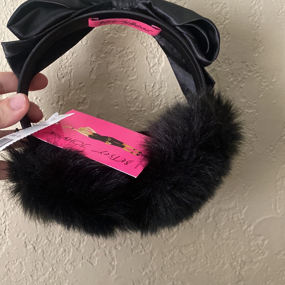 Betsey Johnson Black Faux fur Bow top ear muffs NWT